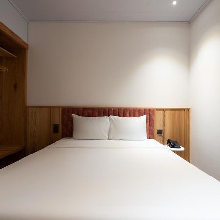 Haven Hut Riverside Hotel Хошимин Экстерьер фото