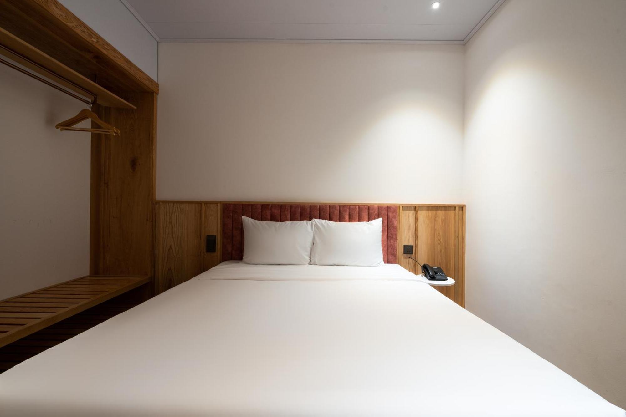 Haven Hut Riverside Hotel Хошимин Экстерьер фото